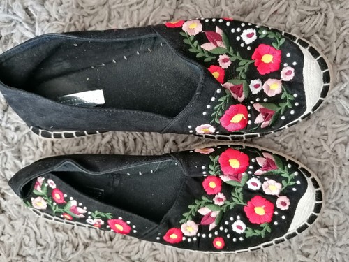 Primark embroided flower - , flat